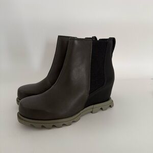 Sorel Women's Dark Moss Sage Joan of Arctic Chelsea III Wedge Boots